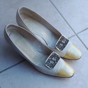 Designer Couture‎ Leather Yellow And White 2 Inch Heels John Ivel Size 9.5